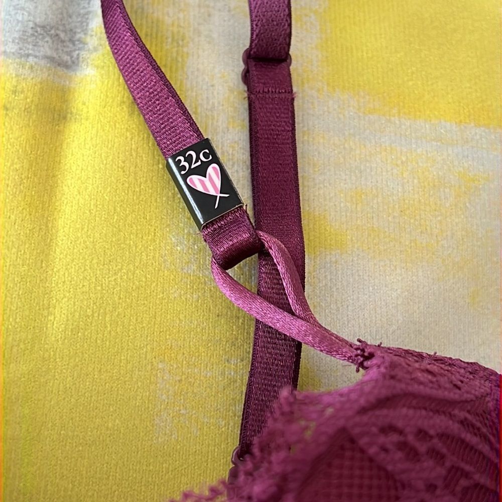 Victoria’s Secret very sexy lace bra 32C - Picture 4 of 7